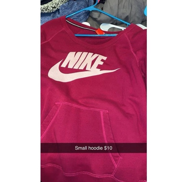 Woman’s size small Nike pullover. Barely worn in excellent condition. - Picture 2 of 2